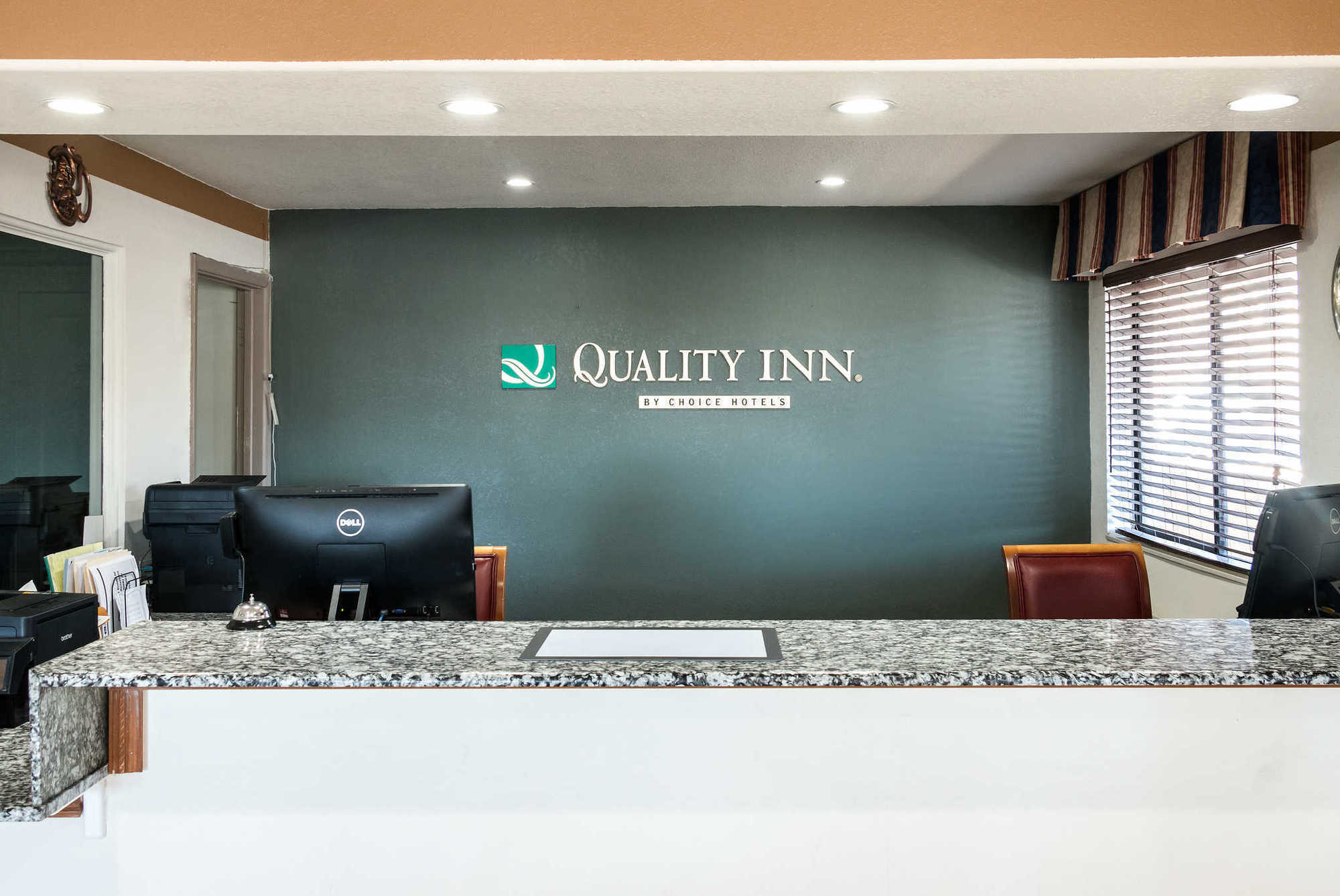 Desert Sands Inn & Suites Альбукерке Интерьер фото